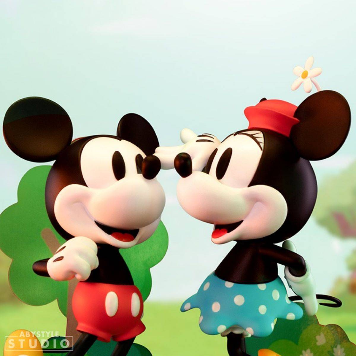 Disney Mickey and Minnie Mouse figures by ABYstyle Studio in a charming pose. A nostalgic collectible set for Disney fans.
