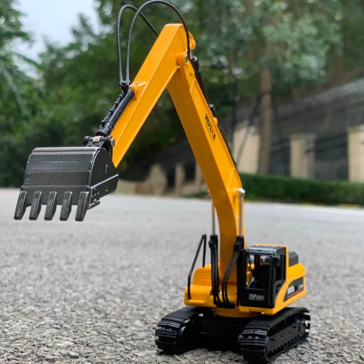 Huina 1722 1:50 Alloy Diecast Long Arm Excavator - HugmieToys