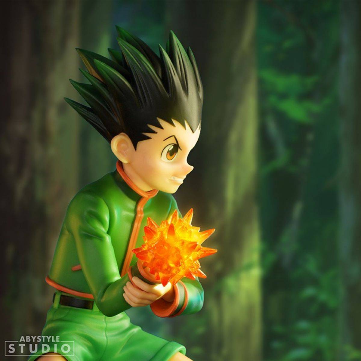 Close-up of ABYstyle Studio Hunter x Hunter Gon SFC Figure 15cm. Features Gon’s determined expression and glowing Jajanken attack in a forest setting.