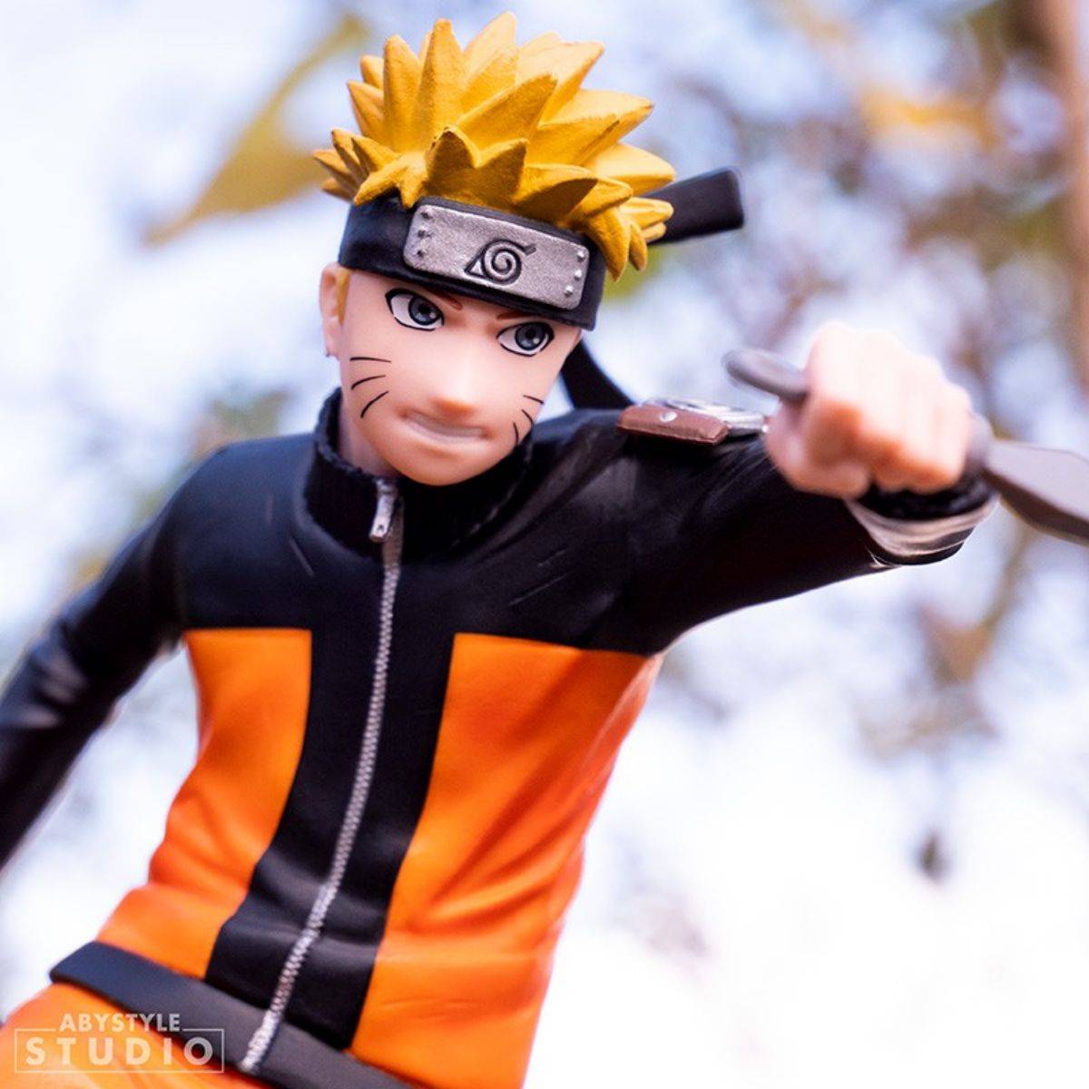 Dynamic shot of ABYstyle Studio Naruto Shippuden Naruto SFC Figure 17cm in an action stance, holding kunais with intense expression.