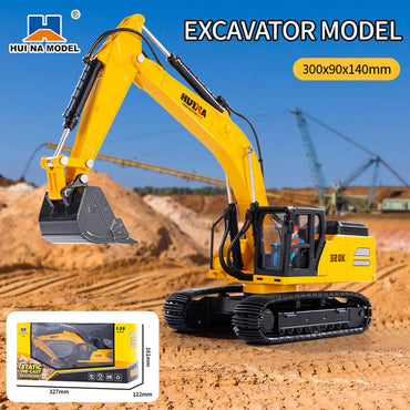 Huina 1:35 excavator model displayed on a construction site background, showcasing its realistic design and dimensions for collectors and kids.