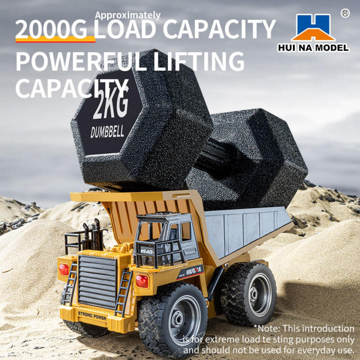 Huina 1533 RC dump truck lifting 2kg dumbbells, demonstrating its 2000g load capacity and powerful hydraulic lifting function.