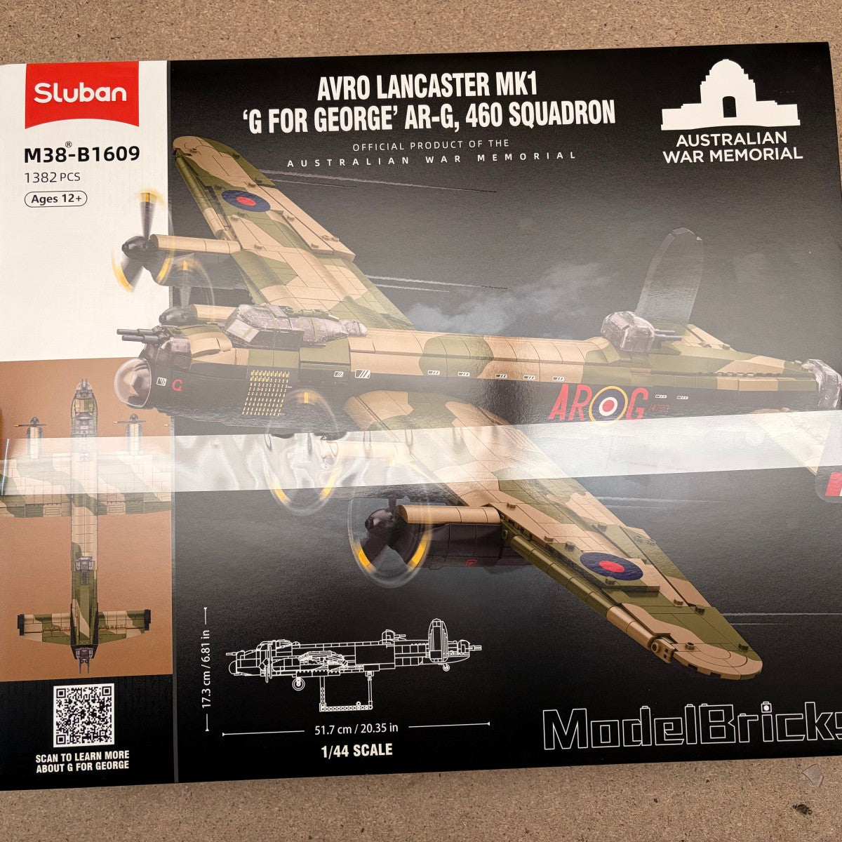 SLUBAN M38-B1609 Model Bricks 1/44 Lancaster Bomber 1382Pcs