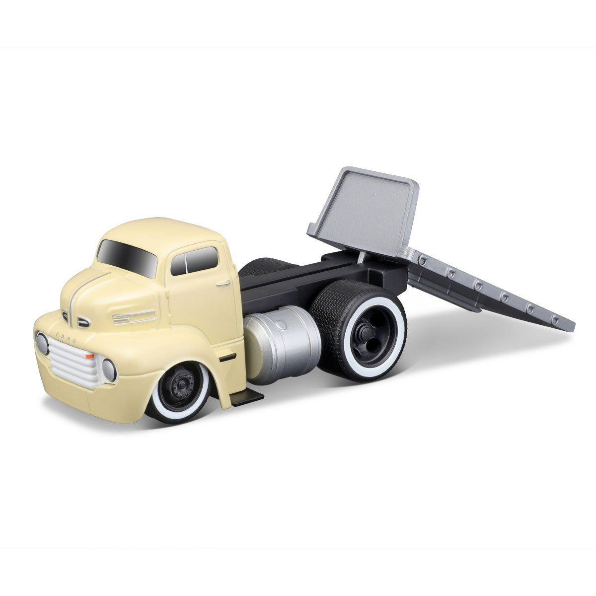 Maisto Muscle Machines Transports 1:64 diecast flatbed truck in beige with black accents. Classic design with chrome details.