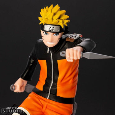 Close-up of ABYstyle Studio Naruto Shippuden Naruto SFC Figure 17cm, showcasing detailed facial features and kunai weapons in hand.